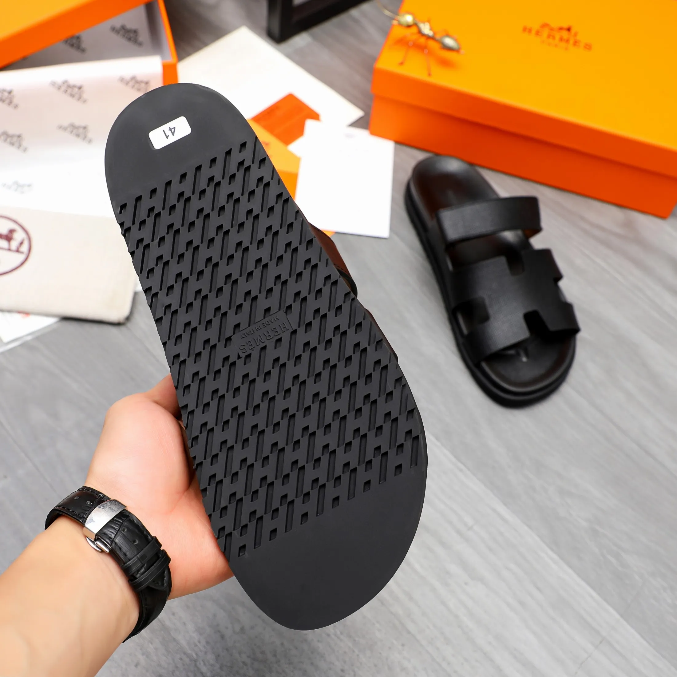 Men's shoes 💰340 Product trademark: Hermes "Hermes" Couple's slippers Regular size: 36-46 Product material: Selected vertical grain cowhide upper, microfiber lining, original outsole
